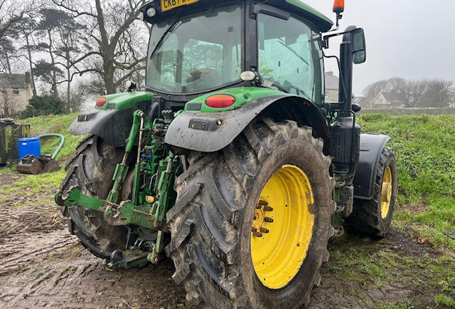 JOHN DEERE 6155 Autoquad - Traktor: gambar 4 JOHN DEERE 6155 Autoquad - Traktor: gambar 4
