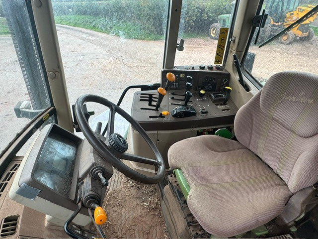 JOHN DEERE 6910 - Traktor: gambar 4 JOHN DEERE 6910 - Traktor: gambar 4