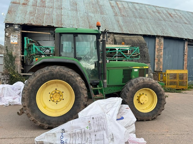 JOHN DEERE 6910 - Traktor: gambar 2 JOHN DEERE 6910 - Traktor: gambar 2