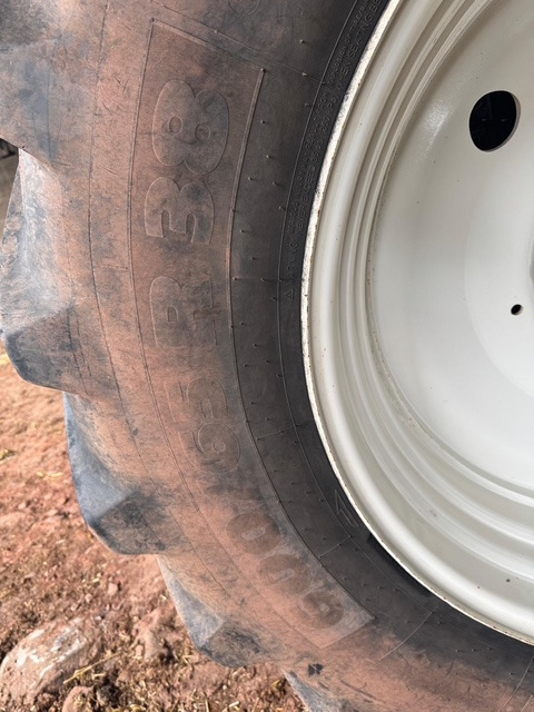 NEW HOLLAND T6.180 - Traktor: gambar 4 NEW HOLLAND T6.180 - Traktor: gambar 4