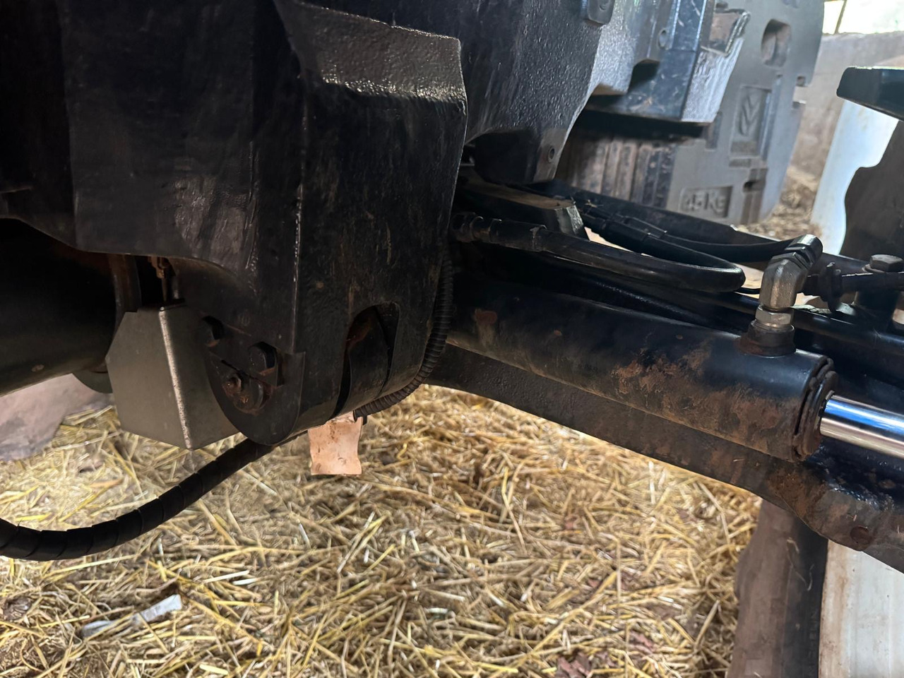 NEW HOLLAND T6.180 - Traktor: gambar 2 NEW HOLLAND T6.180 - Traktor: gambar 2