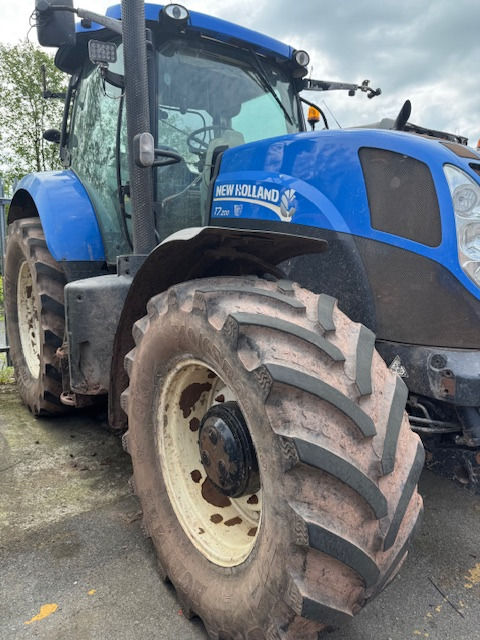 New Holland T7.200 - Traktor: gambar 1 New Holland T7.200 - Traktor: gambar 1
