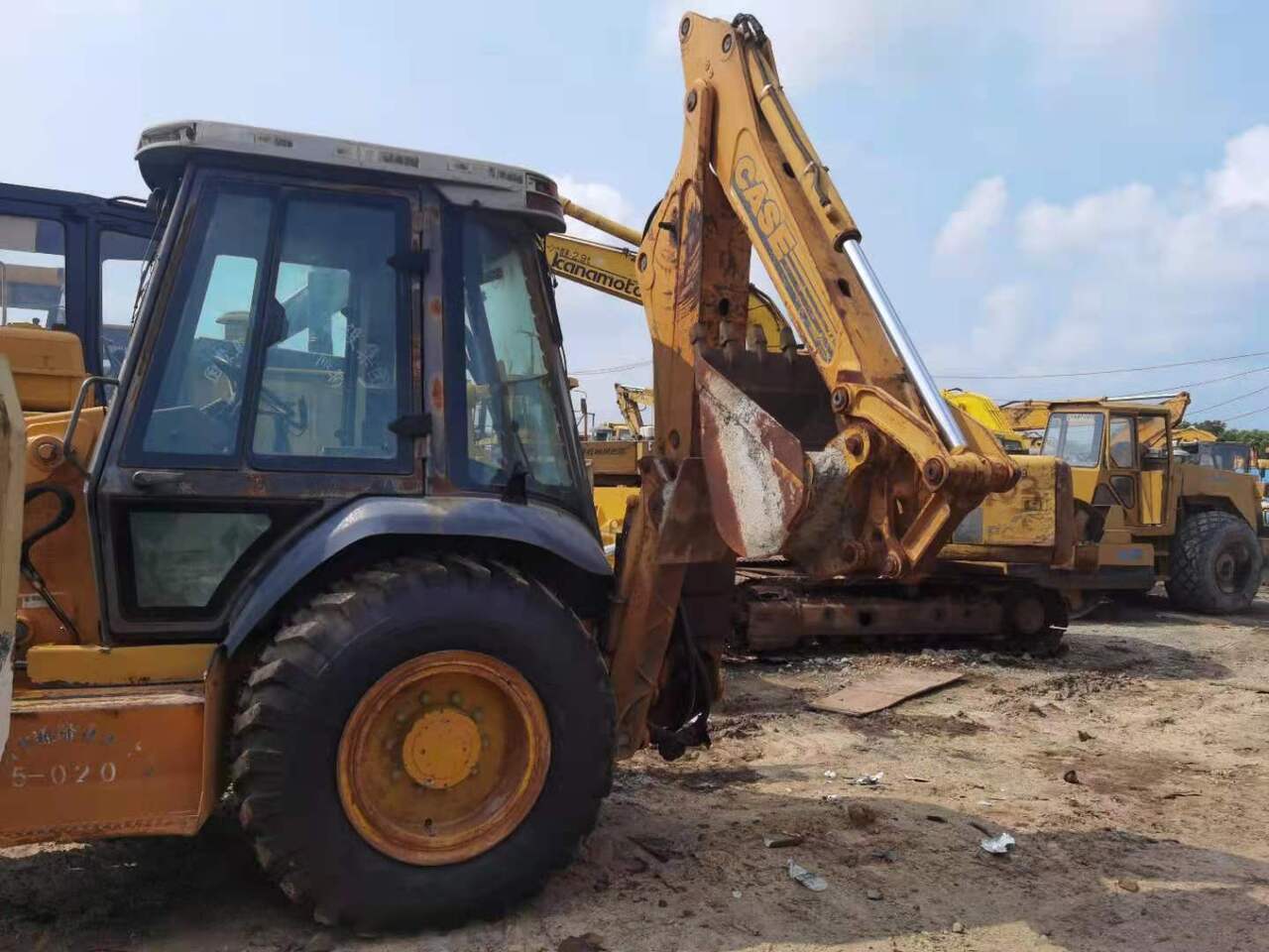 CASE 580L - Backhoe loader: gambar 3 CASE 580L - Backhoe loader: gambar 3