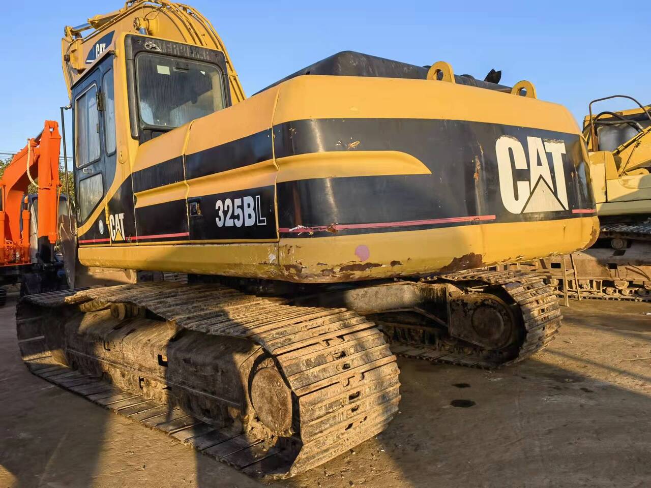 CATERPILLAR 325BL Imported machine - Ekskavator perayap: gambar 1 CATERPILLAR 325BL Imported machine - Ekskavator perayap: gambar 1