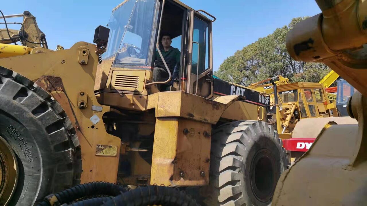 CATERPILLAR 966F - Wheel loader: gambar 2 CATERPILLAR 966F - Wheel loader: gambar 2