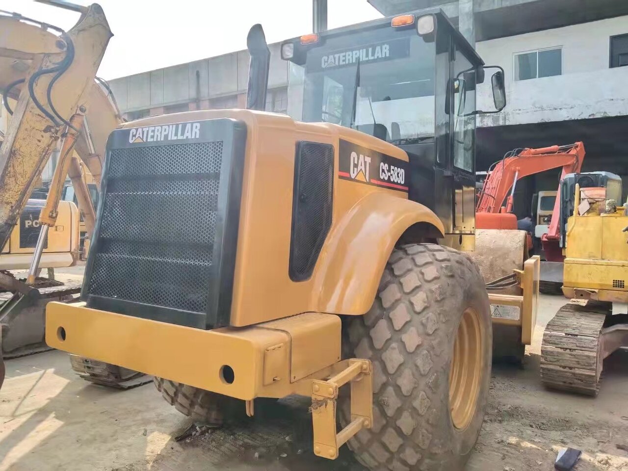 CATERPILLAR CS583D - Roller: gambar 3 CATERPILLAR CS583D - Roller: gambar 3