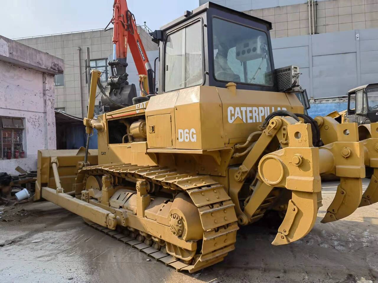 CATERPILLAR D6G - Bulldozer: gambar 2 CATERPILLAR D6G - Bulldozer: gambar 2