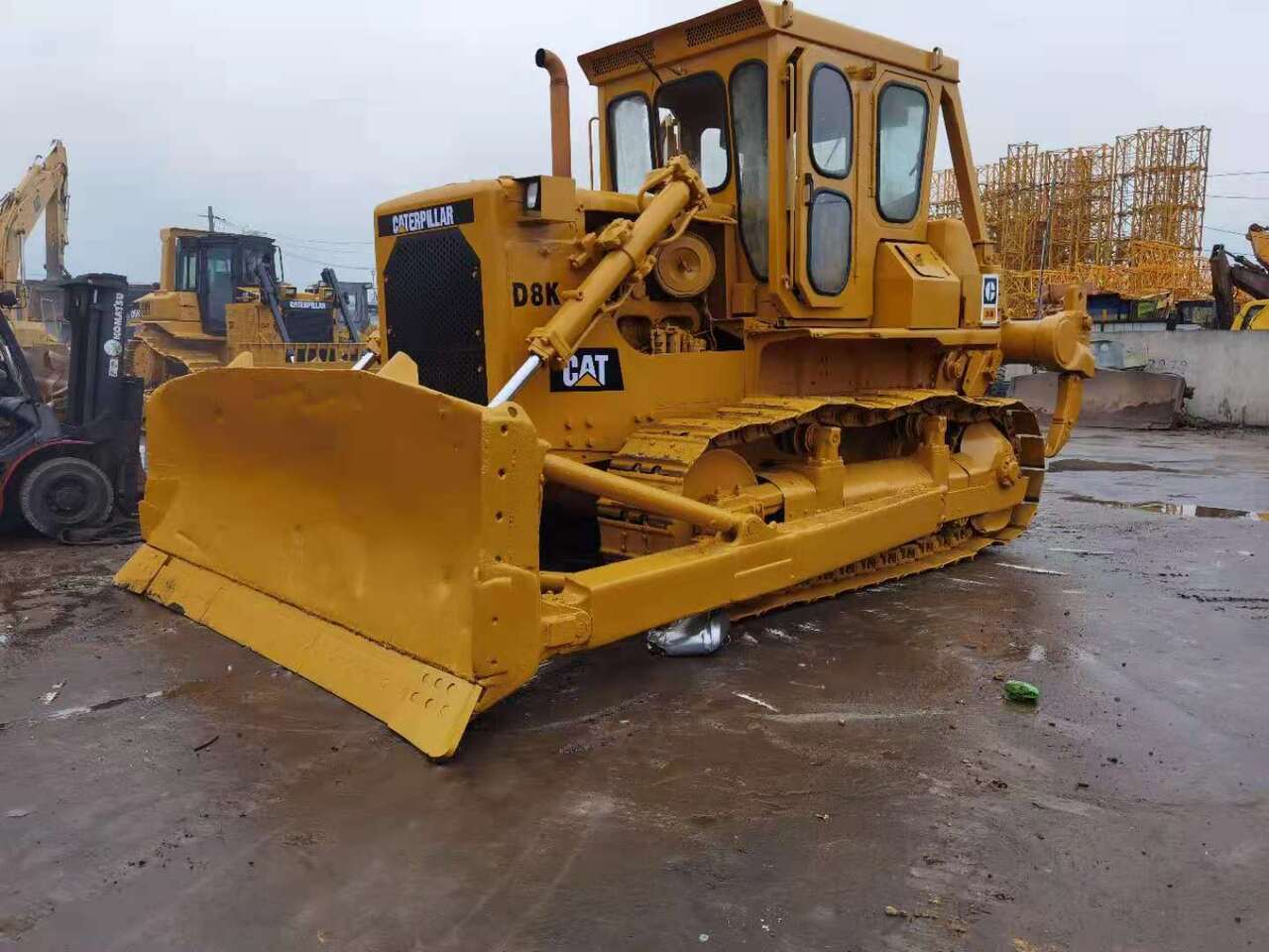 CATERPILLAR D8K - Bulldozer: gambar 1 CATERPILLAR D8K - Bulldozer: gambar 1