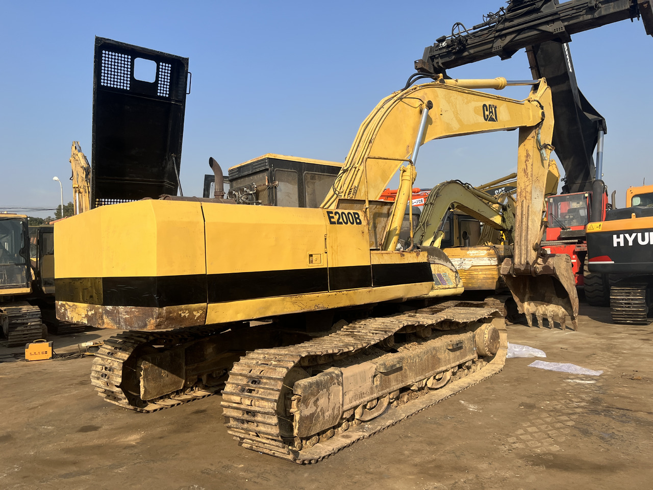 CATERPILLAR E200 - Ekskavator: gambar 5 CATERPILLAR E200 - Ekskavator: gambar 5
