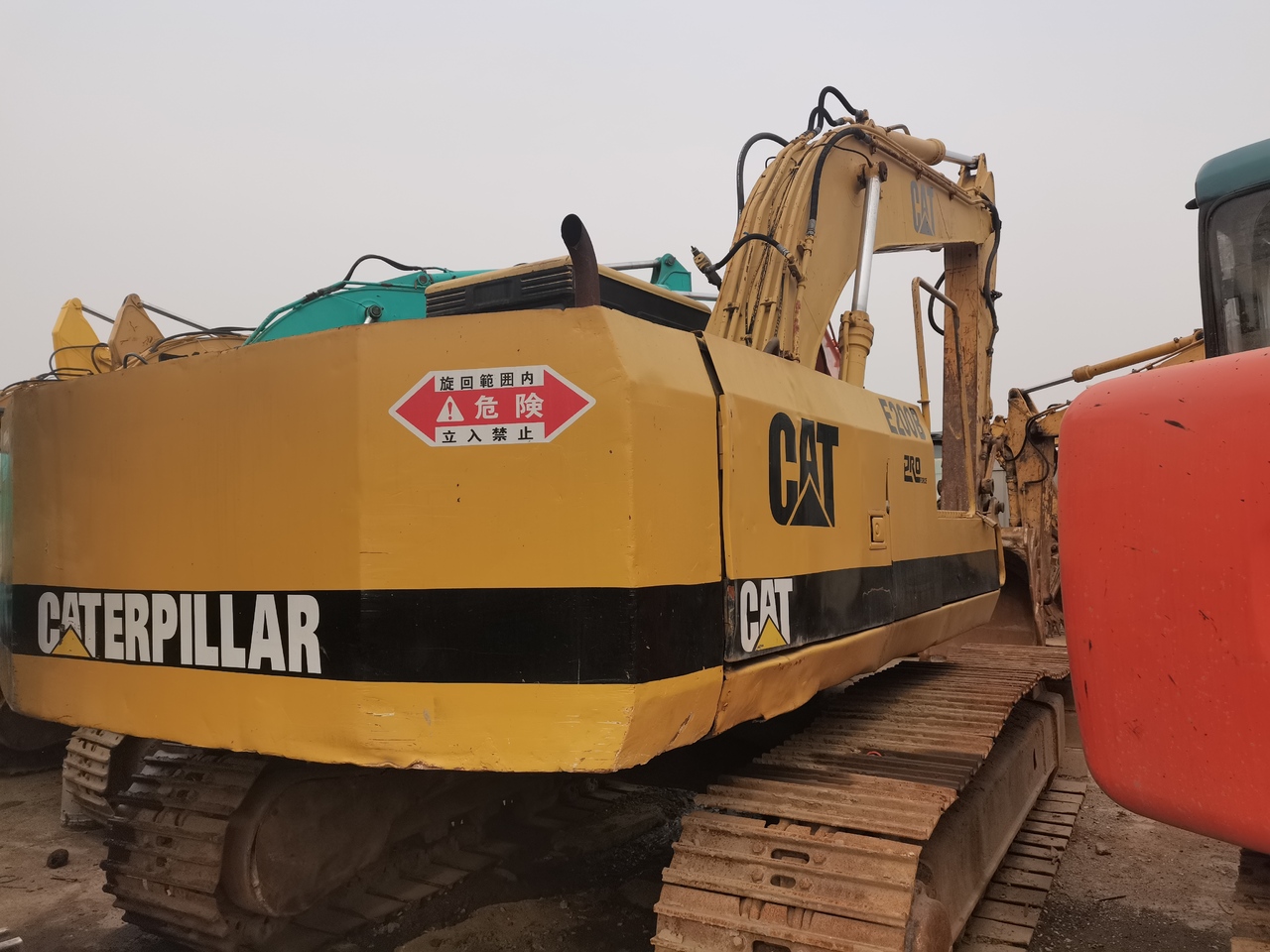 CATERPILLAR E200 - Ekskavator perayap: gambar 3 CATERPILLAR E200 - Ekskavator perayap: gambar 3