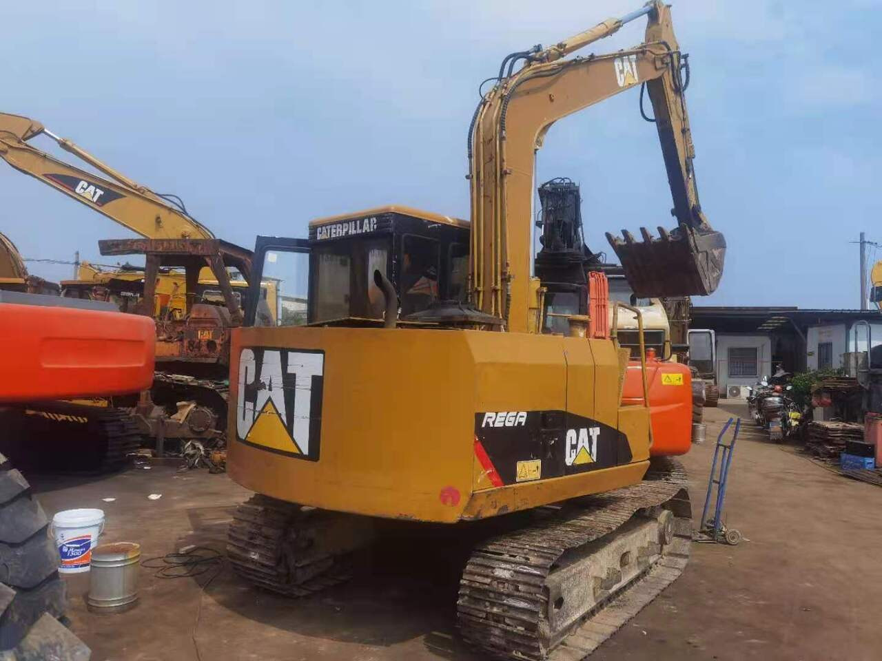 CATERPILLAR E70B - Ekskavator perayap: gambar 3 CATERPILLAR E70B - Ekskavator perayap: gambar 3