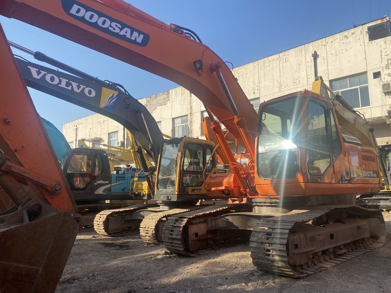 DOOSAN DH215-9E - Ekskavator perayap: gambar 2 DOOSAN DH215-9E - Ekskavator perayap: gambar 2