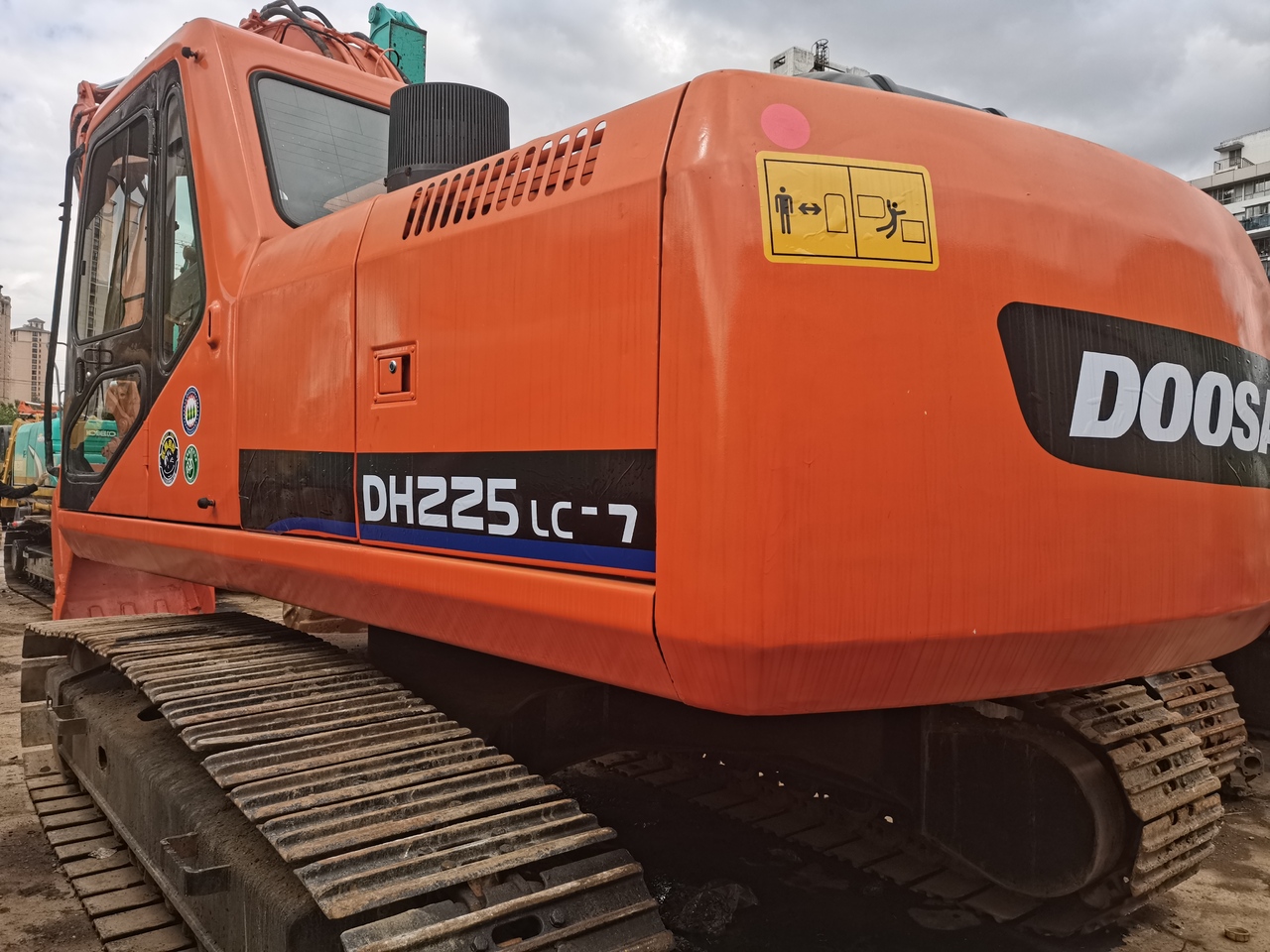 DOOSAN DH225LC-7 - Ekskavator perayap: gambar 2 DOOSAN DH225LC-7 - Ekskavator perayap: gambar 2