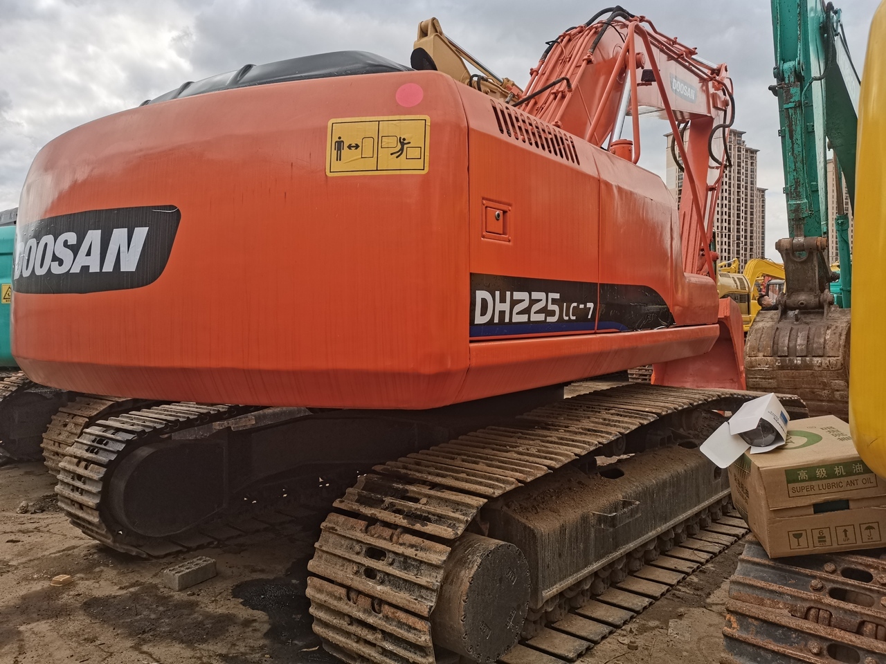 DOOSAN DH225LC-7 - Ekskavator perayap: gambar 1 DOOSAN DH225LC-7 - Ekskavator perayap: gambar 1