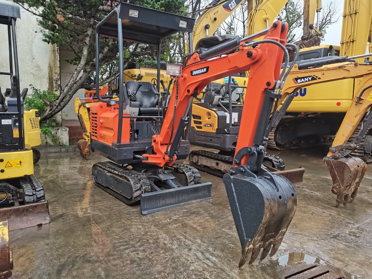 DOOSAN DX18 - Ekskavator mini: gambar 1 DOOSAN DX18 - Ekskavator mini: gambar 1
