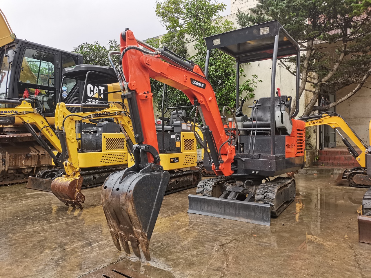 DOOSAN DX18 - Ekskavator mini: gambar 2 DOOSAN DX18 - Ekskavator mini: gambar 2