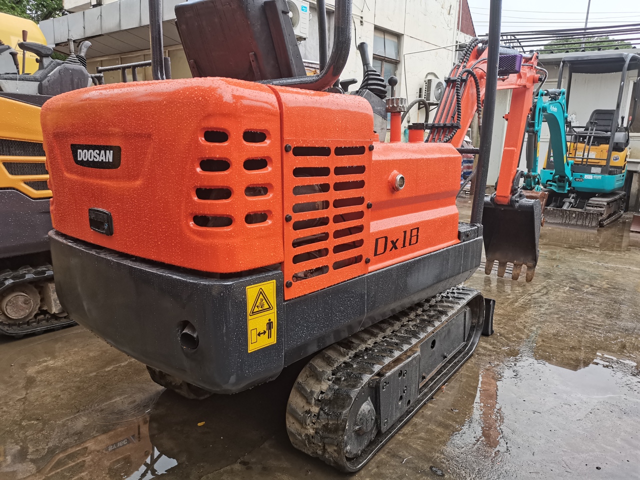 DOOSAN DX18 - Ekskavator mini: gambar 3 DOOSAN DX18 - Ekskavator mini: gambar 3