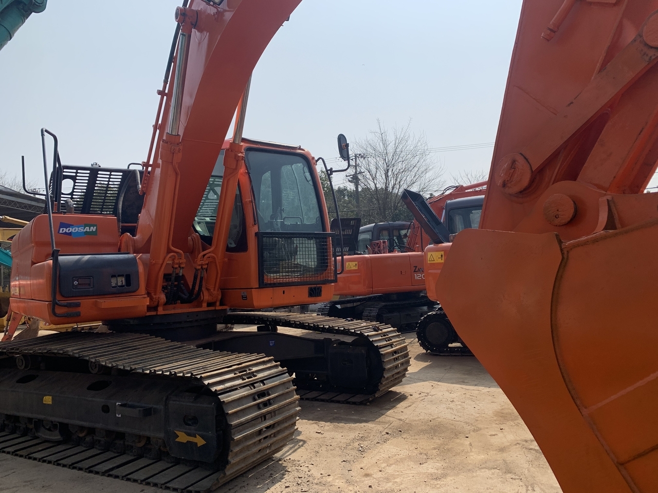 DOOSAN DX225LC - Ekskavator perayap: gambar 1 DOOSAN DX225LC - Ekskavator perayap: gambar 1