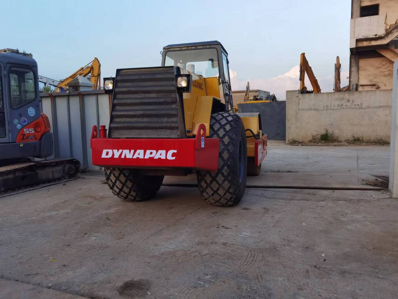 DYNAPAC CA301D - Roller: gambar 3 DYNAPAC CA301D - Roller: gambar 3