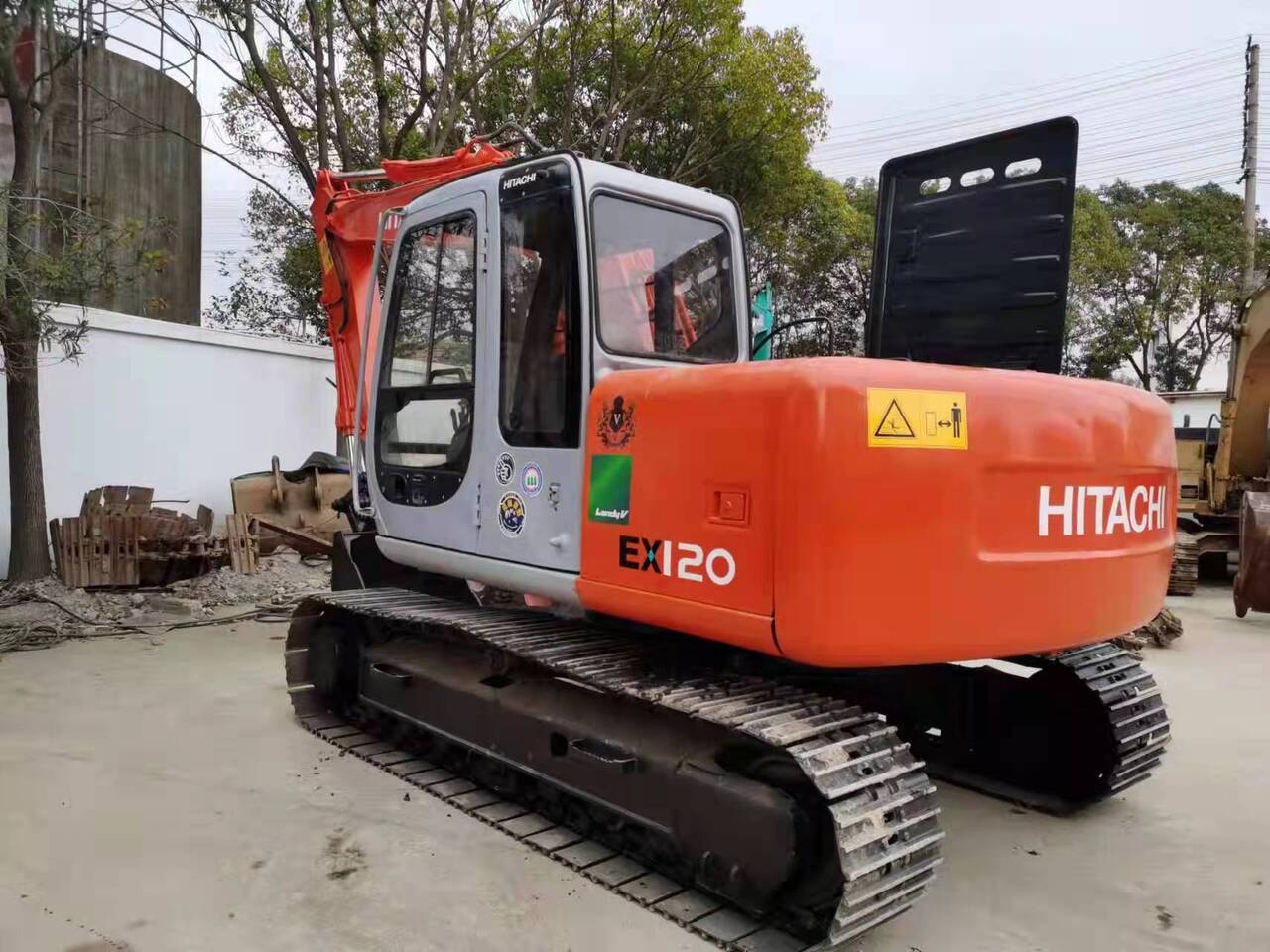 HITACHI EX120-5 - Ekskavator perayap: gambar 1 HITACHI EX120-5 - Ekskavator perayap: gambar 1