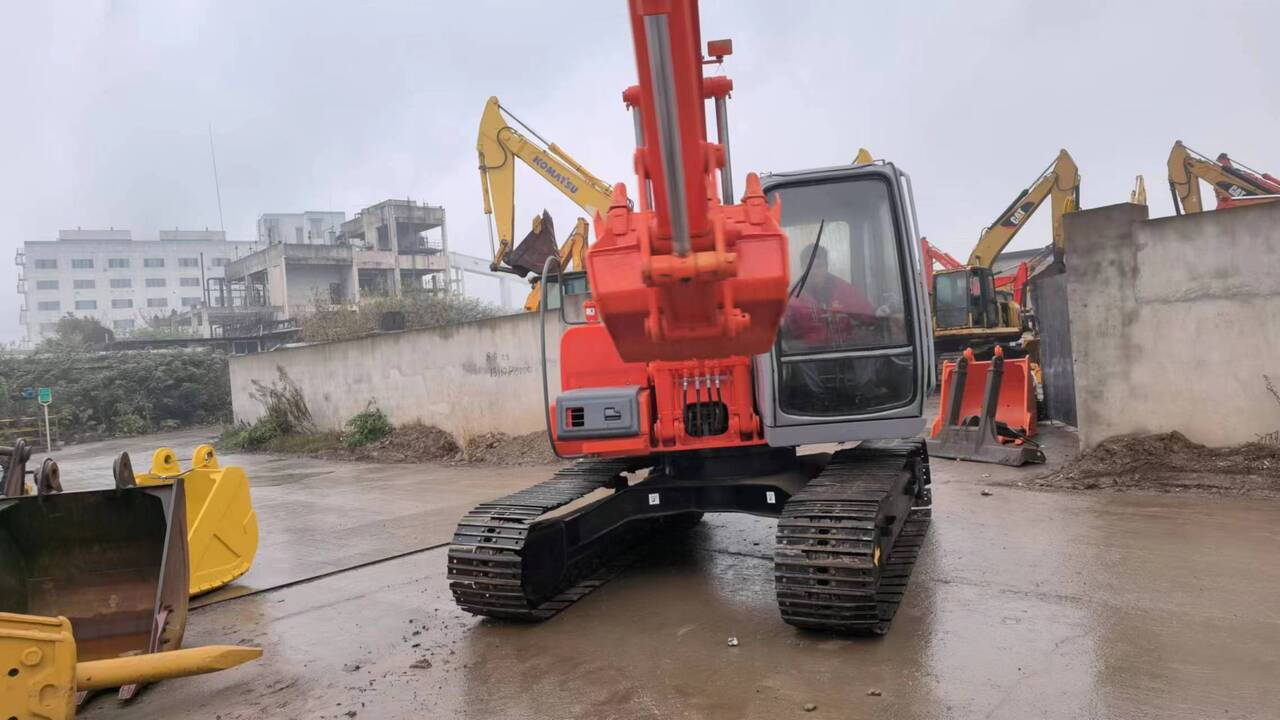 HITACHI EX120-5 - Ekskavator perayap: gambar 2 HITACHI EX120-5 - Ekskavator perayap: gambar 2