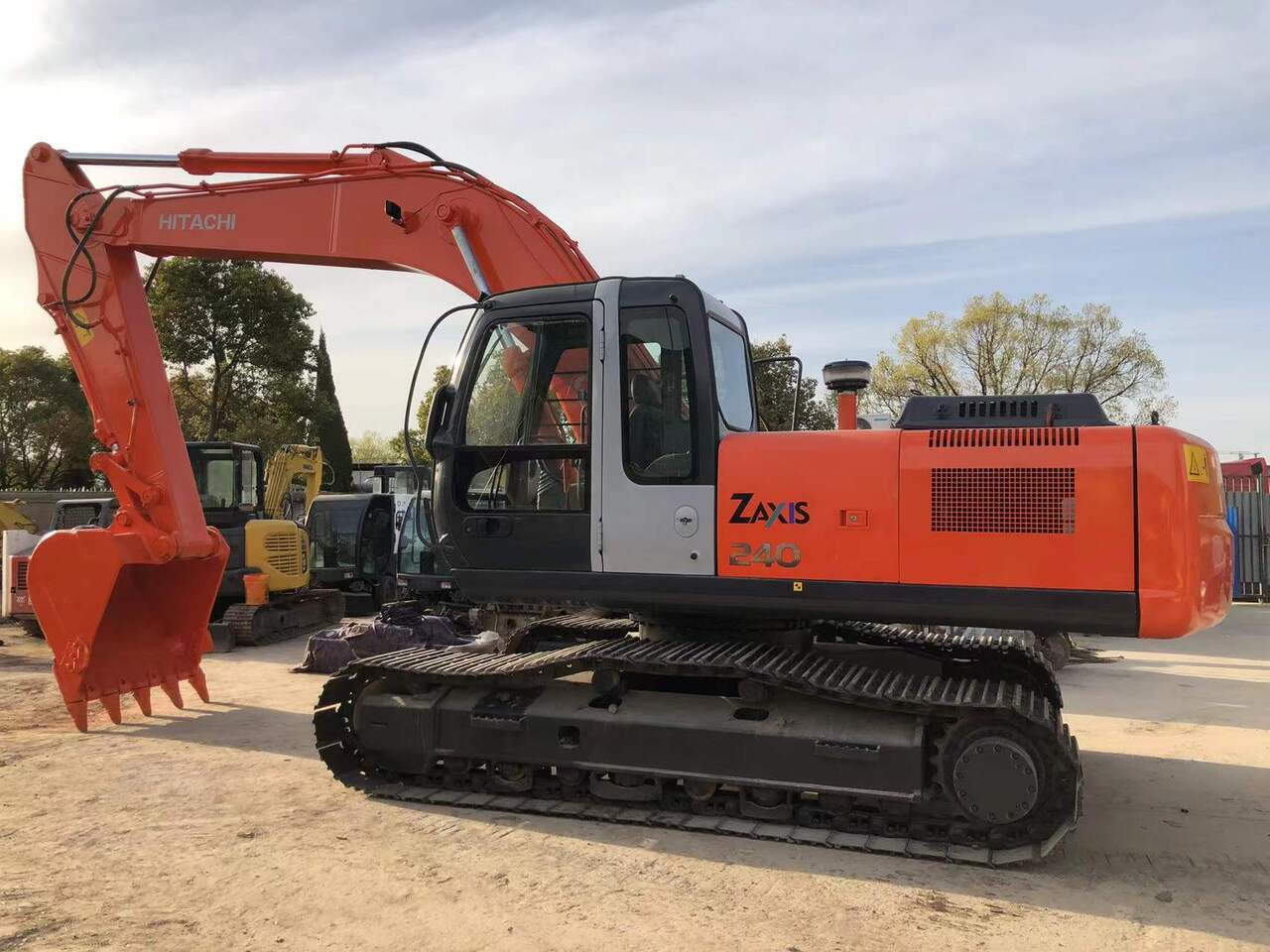 HITACHI ZX240 - Ekskavator perayap: gambar 3 HITACHI ZX240 - Ekskavator perayap: gambar 3