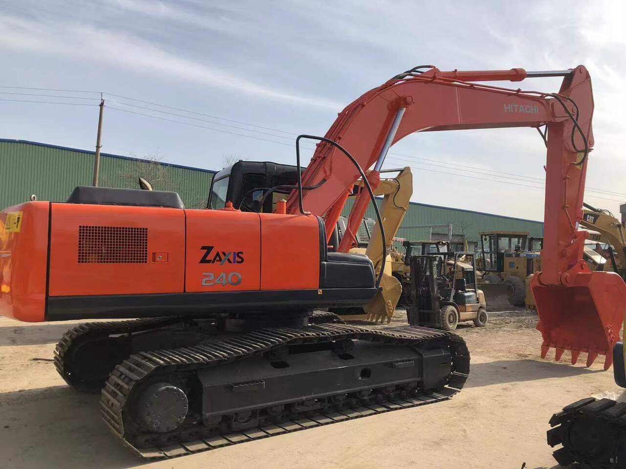 HITACHI ZX240 - Ekskavator perayap: gambar 2 HITACHI ZX240 - Ekskavator perayap: gambar 2