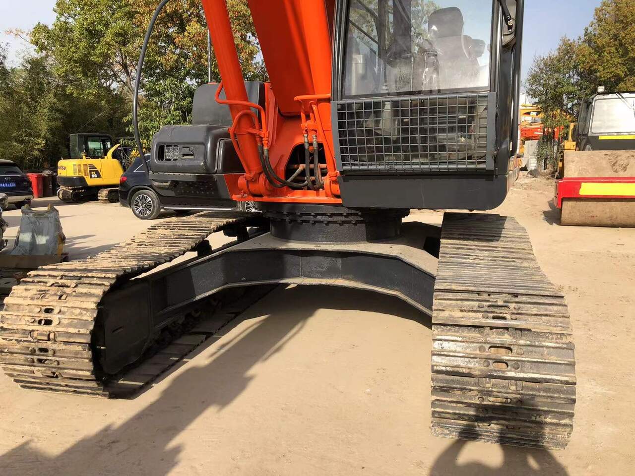 HITACHI ZX240 - Ekskavator perayap: gambar 5 HITACHI ZX240 - Ekskavator perayap: gambar 5