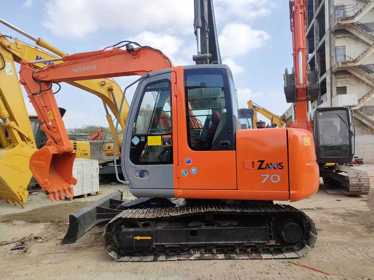 HITACHI ZX70 - Ekskavator mini: gambar 2 HITACHI ZX70 - Ekskavator mini: gambar 2