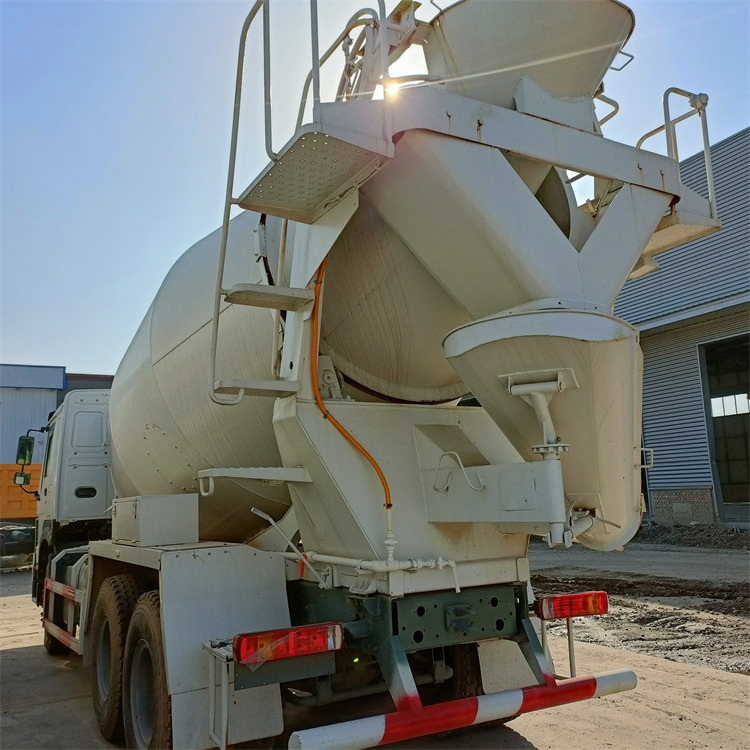 Truk pompa mixer HOWO HOWO-mixer pump truck: gambar 6 Truk pompa mixer HOWO HOWO-mixer pump truck: gambar 6
