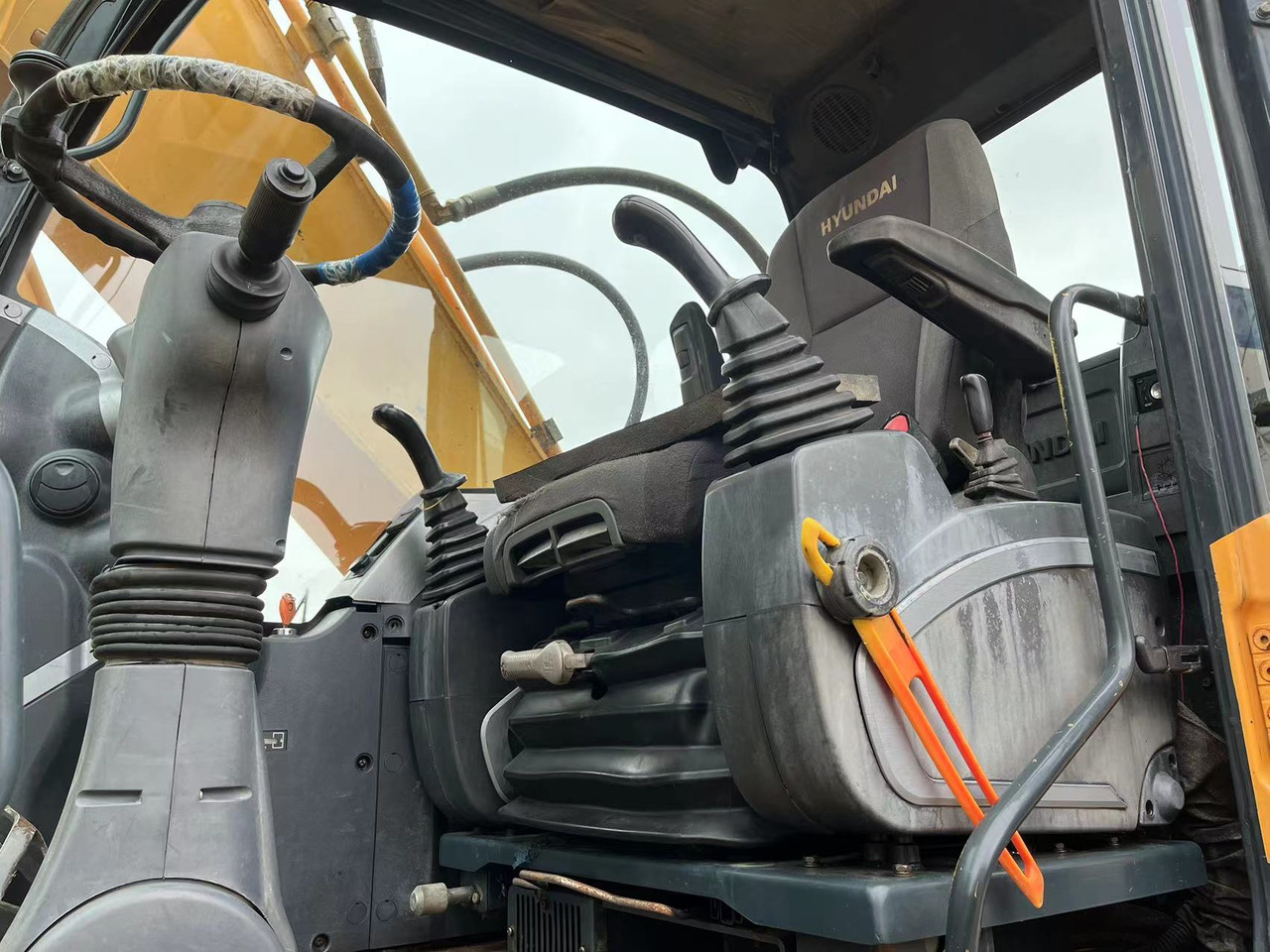HYUNDAI 210W-9 - Ekskavator roda: gambar 5 HYUNDAI 210W-9 - Ekskavator roda: gambar 5