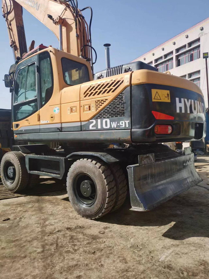 HYUNDAI 210W-9 - Ekskavator roda: gambar 2 HYUNDAI 210W-9 - Ekskavator roda: gambar 2