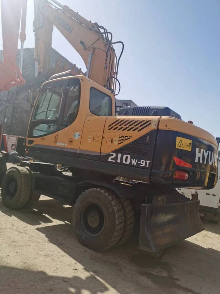 HYUNDAI 210W-9 - Ekskavator roda: gambar 3 HYUNDAI 210W-9 - Ekskavator roda: gambar 3