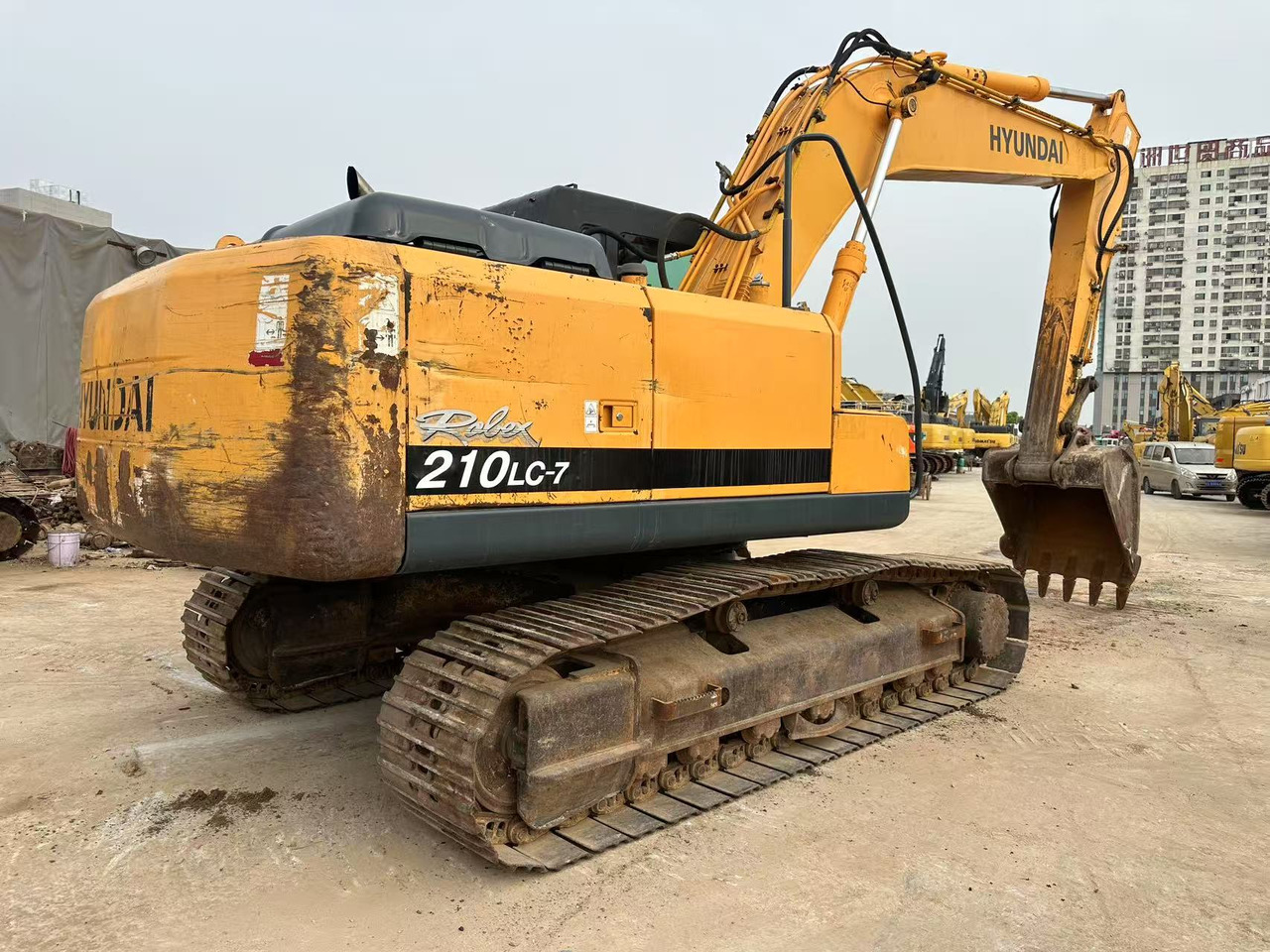 Hyundai R210LC-7 - Ekskavator perayap: gambar 3 Hyundai R210LC-7 - Ekskavator perayap: gambar 3