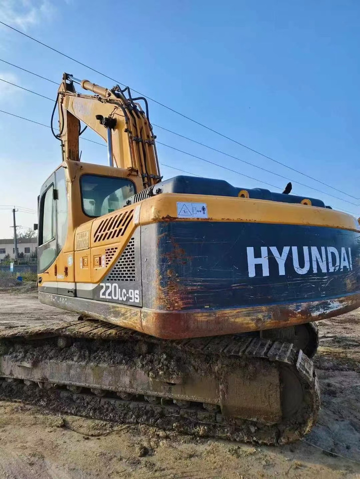 Hyundai R220LC-9S - Ekskavator perayap: gambar 1 Hyundai R220LC-9S - Ekskavator perayap: gambar 1