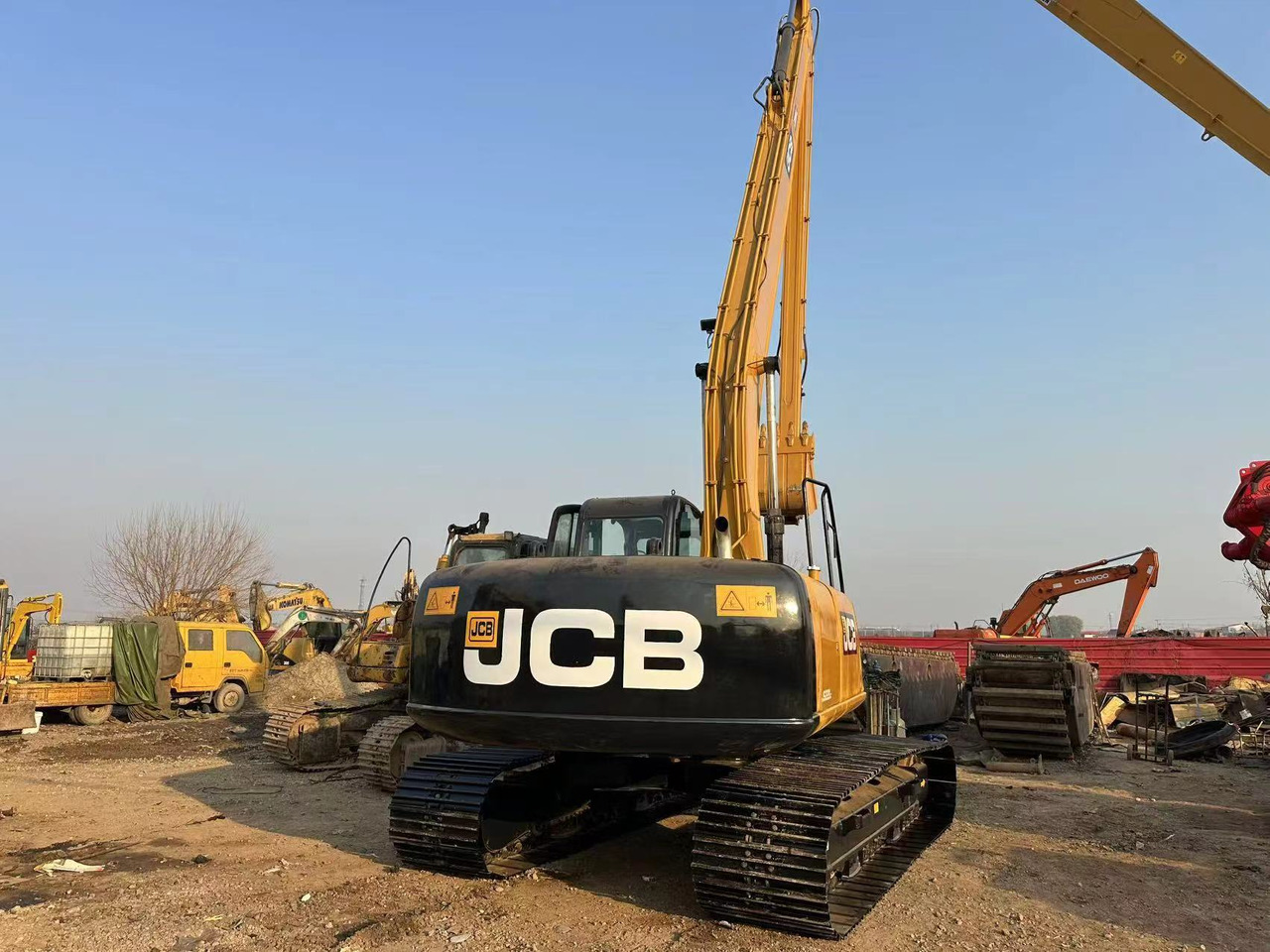 JCB JS220LC - Ekskavator perayap: gambar 1 JCB JS220LC - Ekskavator perayap: gambar 1