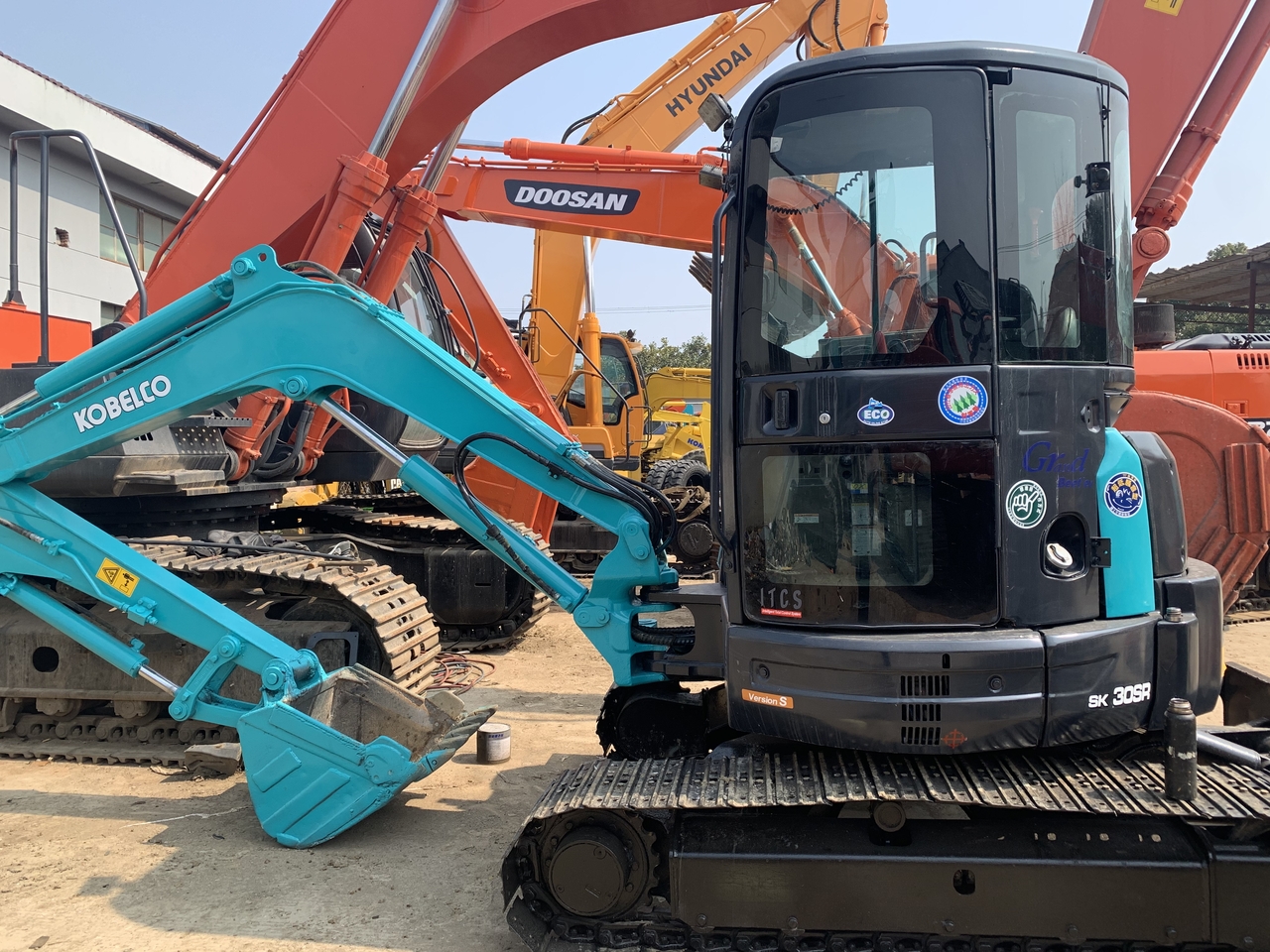KOBELCO SK30SR - Ekskavator mini: gambar 4 KOBELCO SK30SR - Ekskavator mini: gambar 4