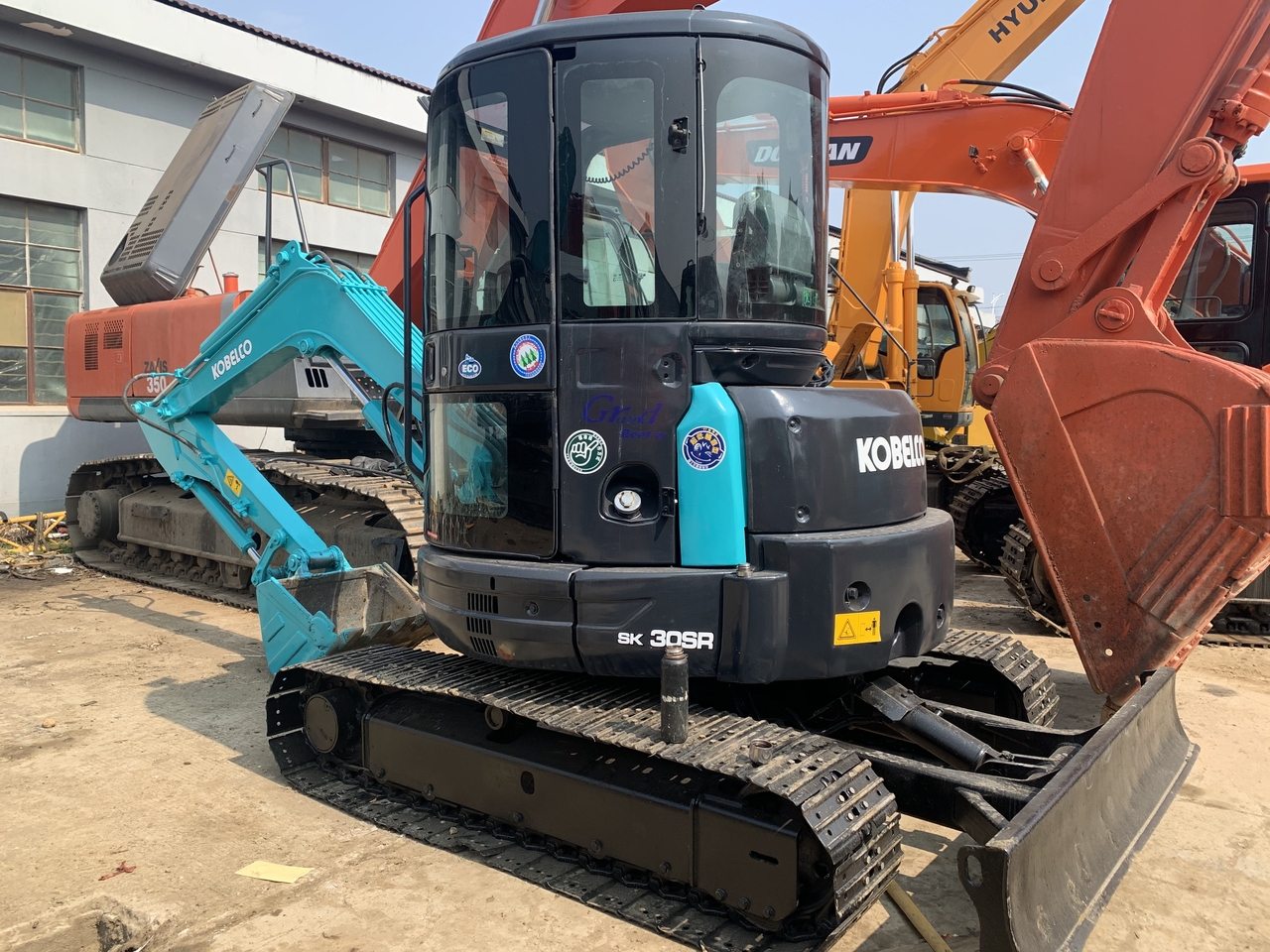 KOBELCO SK30SR - Ekskavator mini: gambar 2 KOBELCO SK30SR - Ekskavator mini: gambar 2