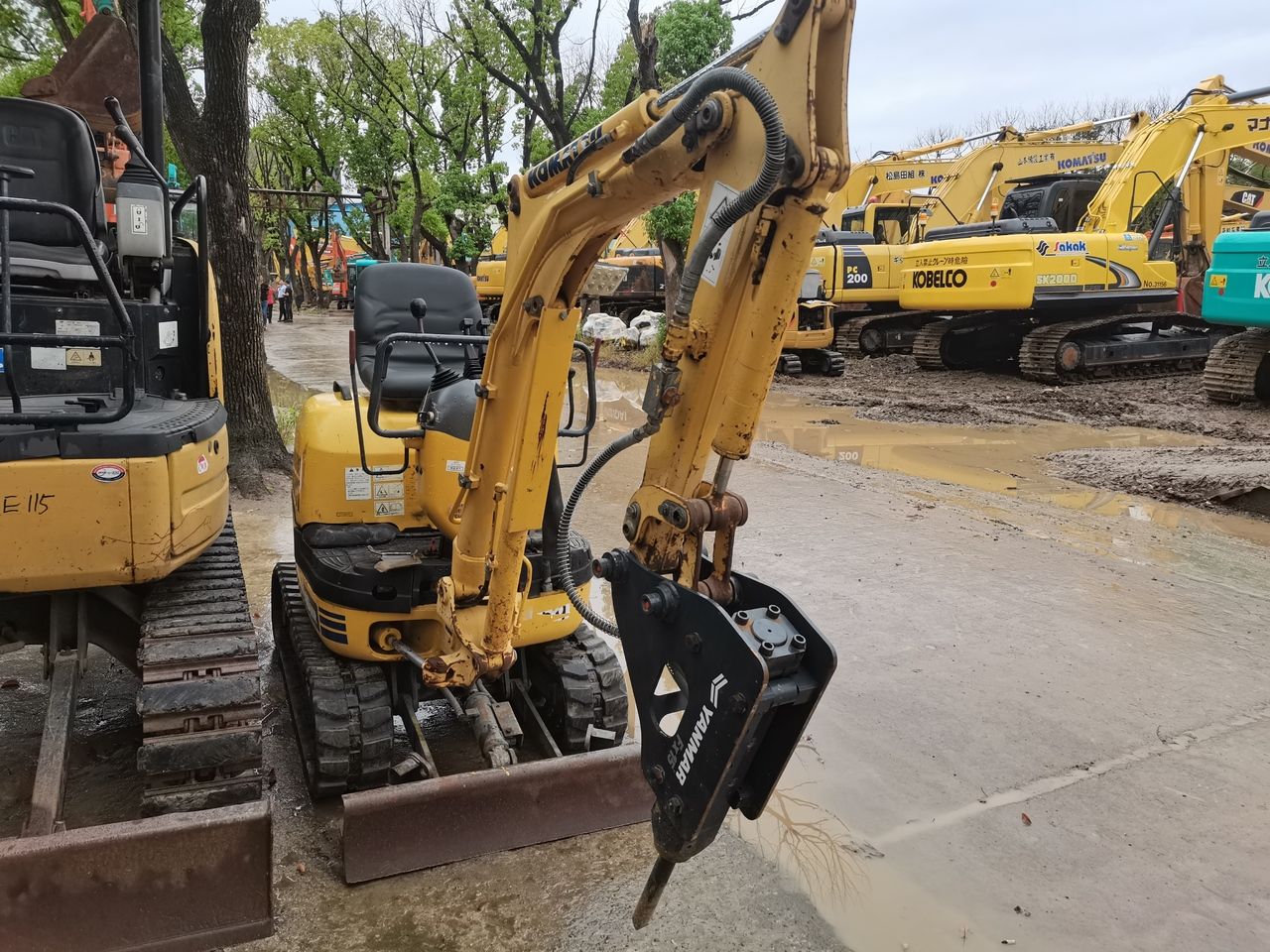 KOMATSU PC10MR - Ekskavator perayap: gambar 2 KOMATSU PC10MR - Ekskavator perayap: gambar 2