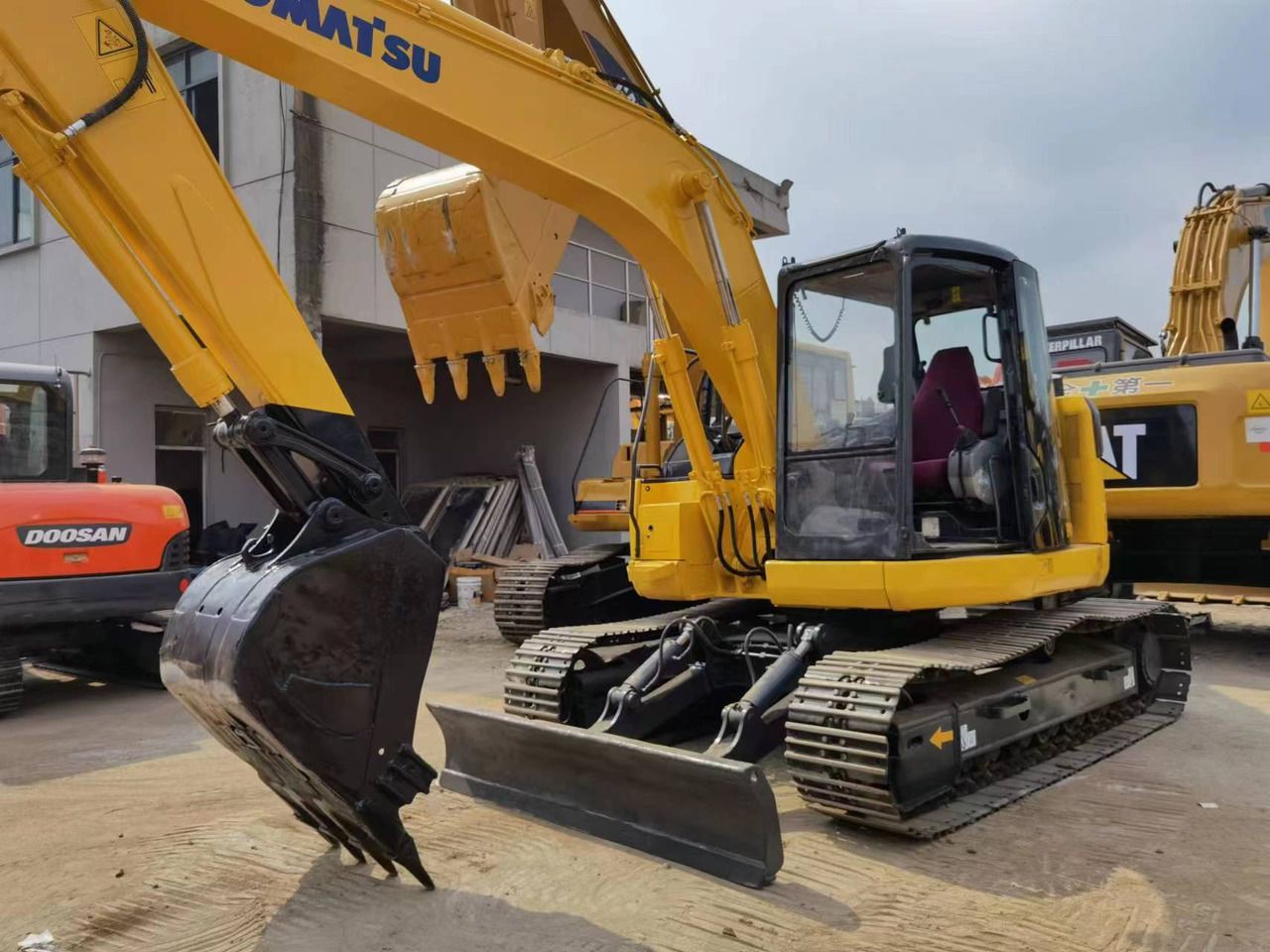KOMATSU PC128 - Ekskavator perayap: gambar 3 KOMATSU PC128 - Ekskavator perayap: gambar 3