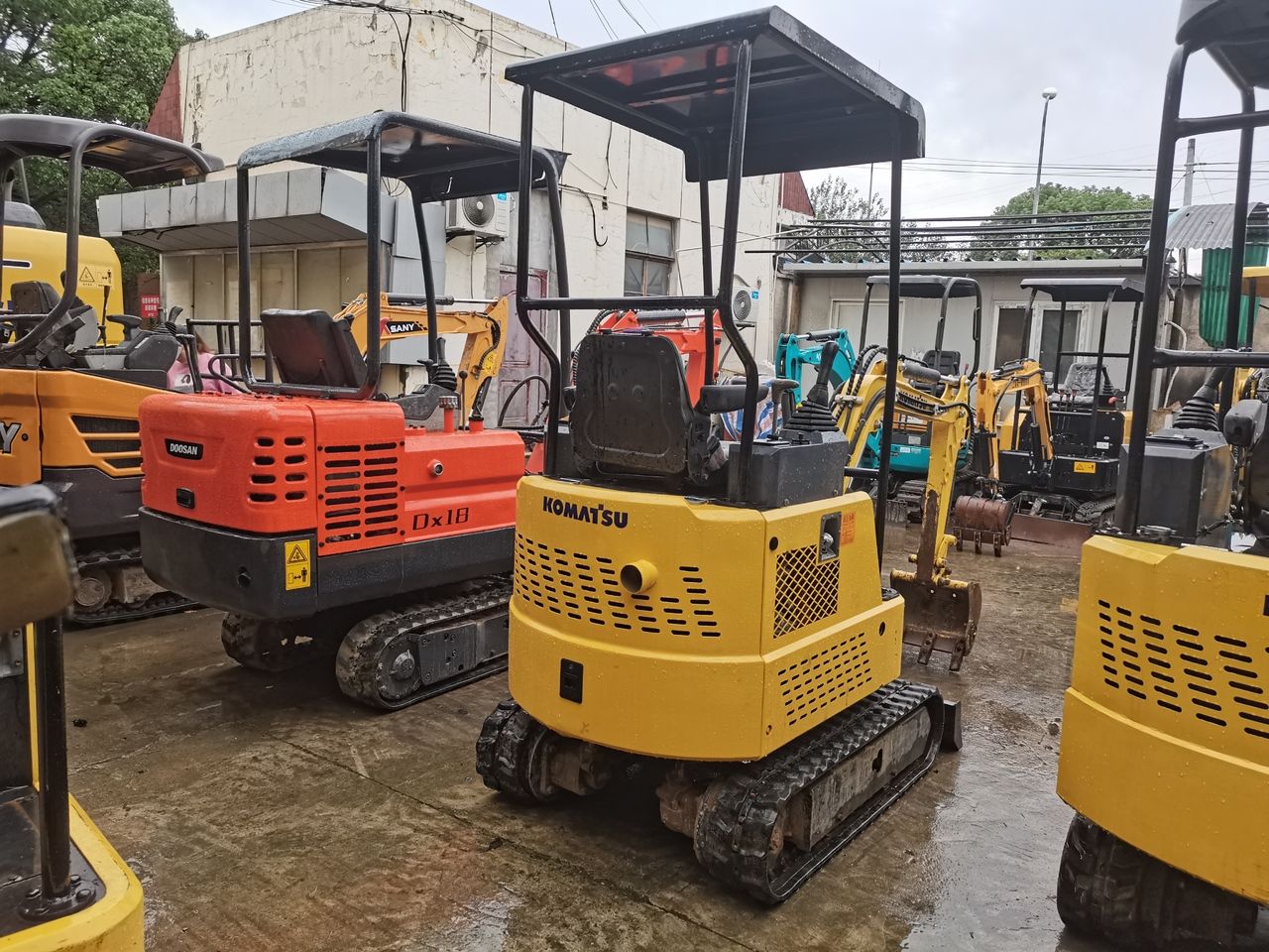 KOMATSU PC15MR - Ekskavator mini: gambar 4 KOMATSU PC15MR - Ekskavator mini: gambar 4