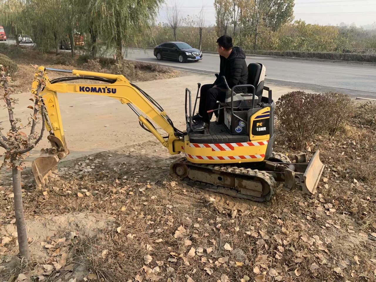 KOMATSU PC18MR - Ekskavator perayap: gambar 3 KOMATSU PC18MR - Ekskavator perayap: gambar 3