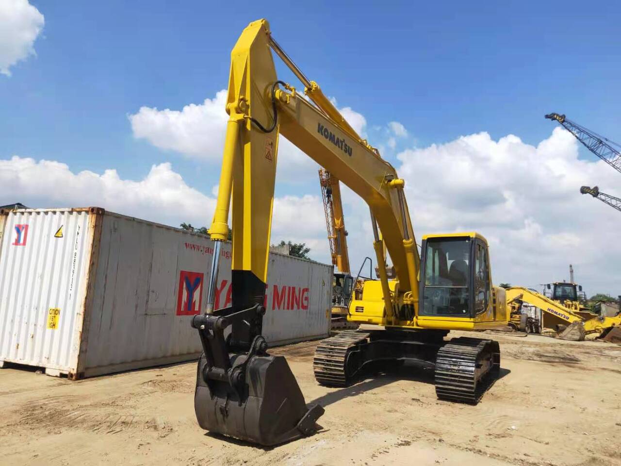 KOMATSU PC200-6 - Ekskavator perayap: gambar 2 KOMATSU PC200-6 - Ekskavator perayap: gambar 2