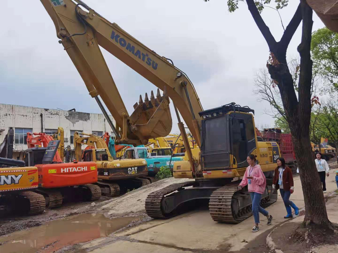 KOMATSU PC200-8 - Ekskavator perayap: gambar 5 KOMATSU PC200-8 - Ekskavator perayap: gambar 5