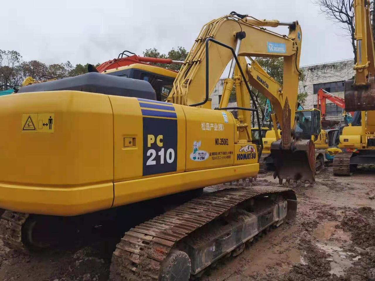 KOMATSU PC210-7 -excavator - Ekskavator perayap: gambar 1 KOMATSU PC210-7 -excavator - Ekskavator perayap: gambar 1