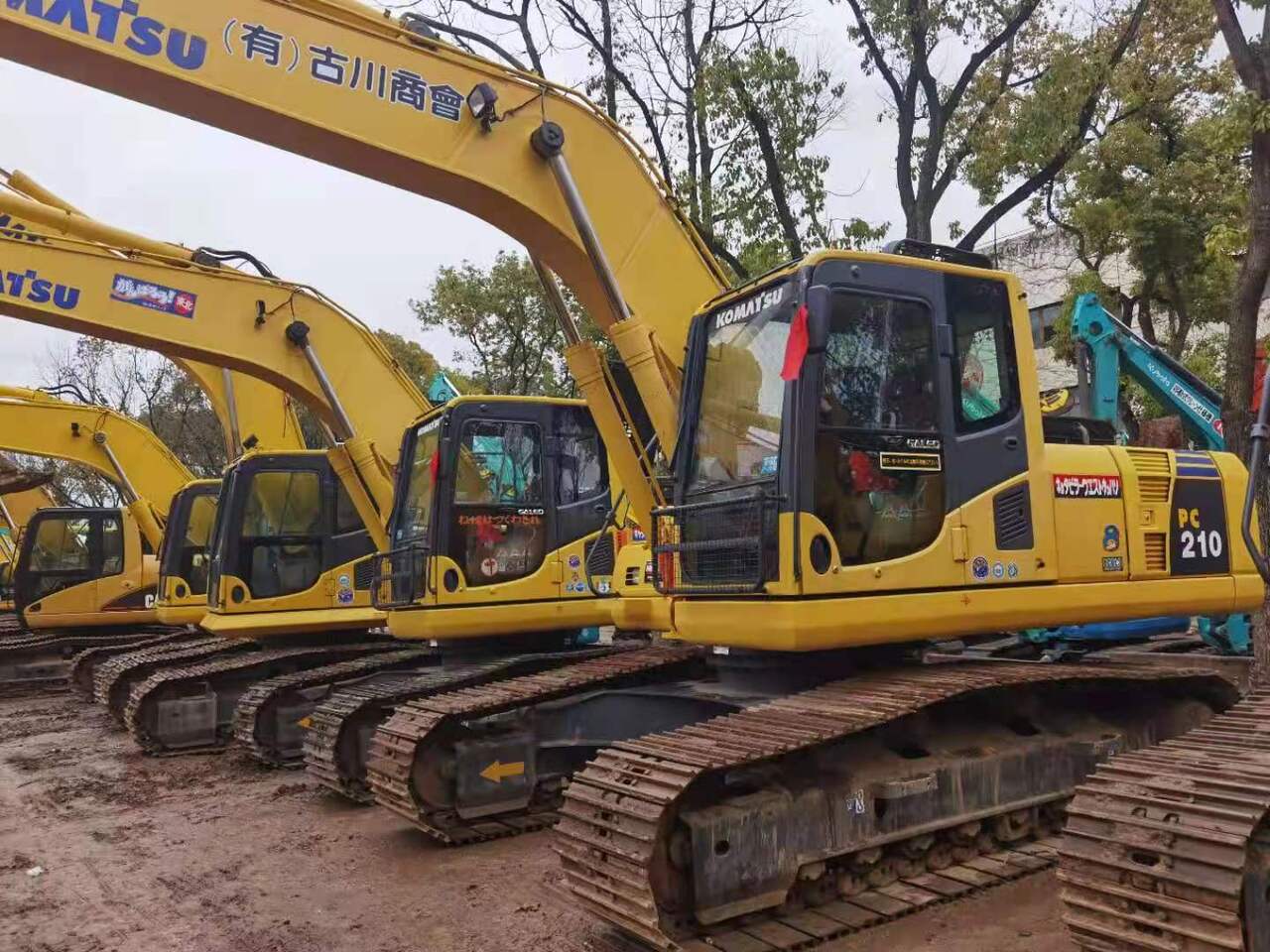 KOMATSU PC210-8 - Ekskavator perayap: gambar 2 KOMATSU PC210-8 - Ekskavator perayap: gambar 2