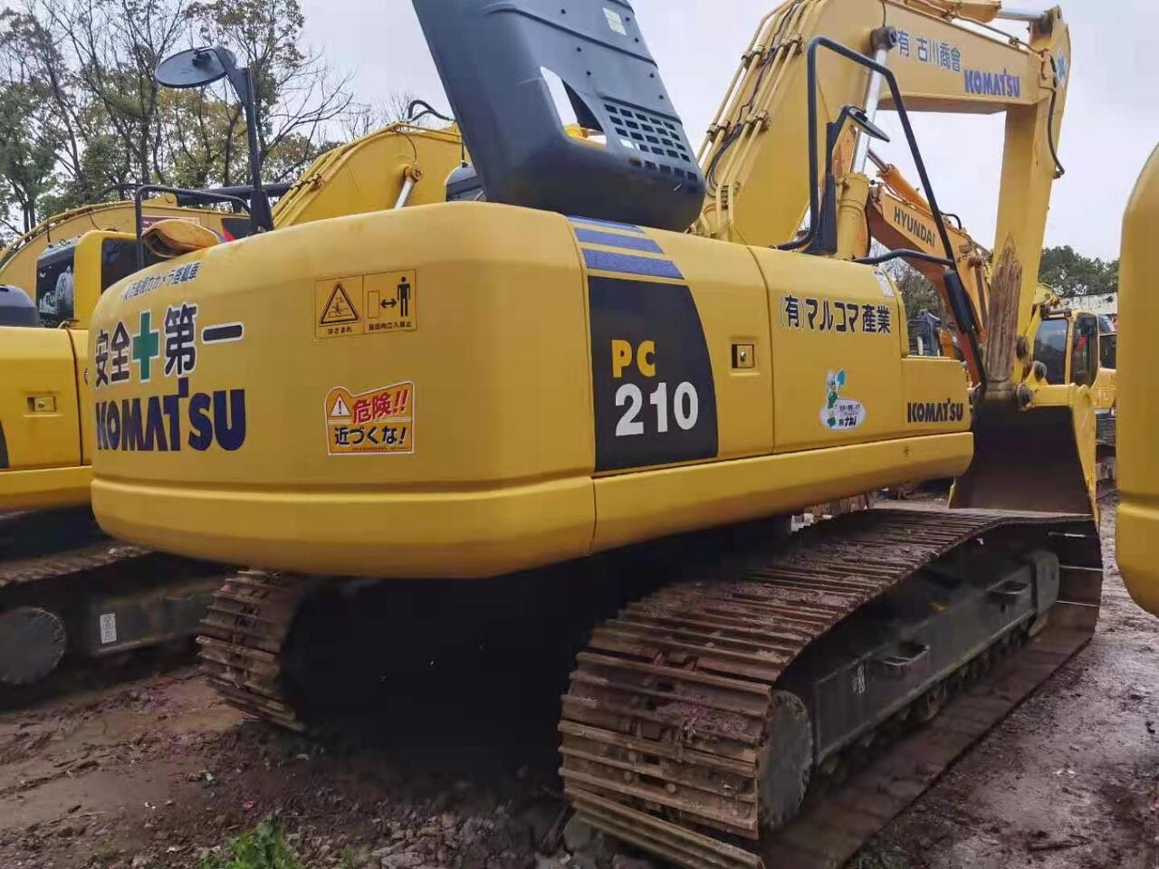 KOMATSU PC210-8 - Ekskavator perayap: gambar 1 KOMATSU PC210-8 - Ekskavator perayap: gambar 1