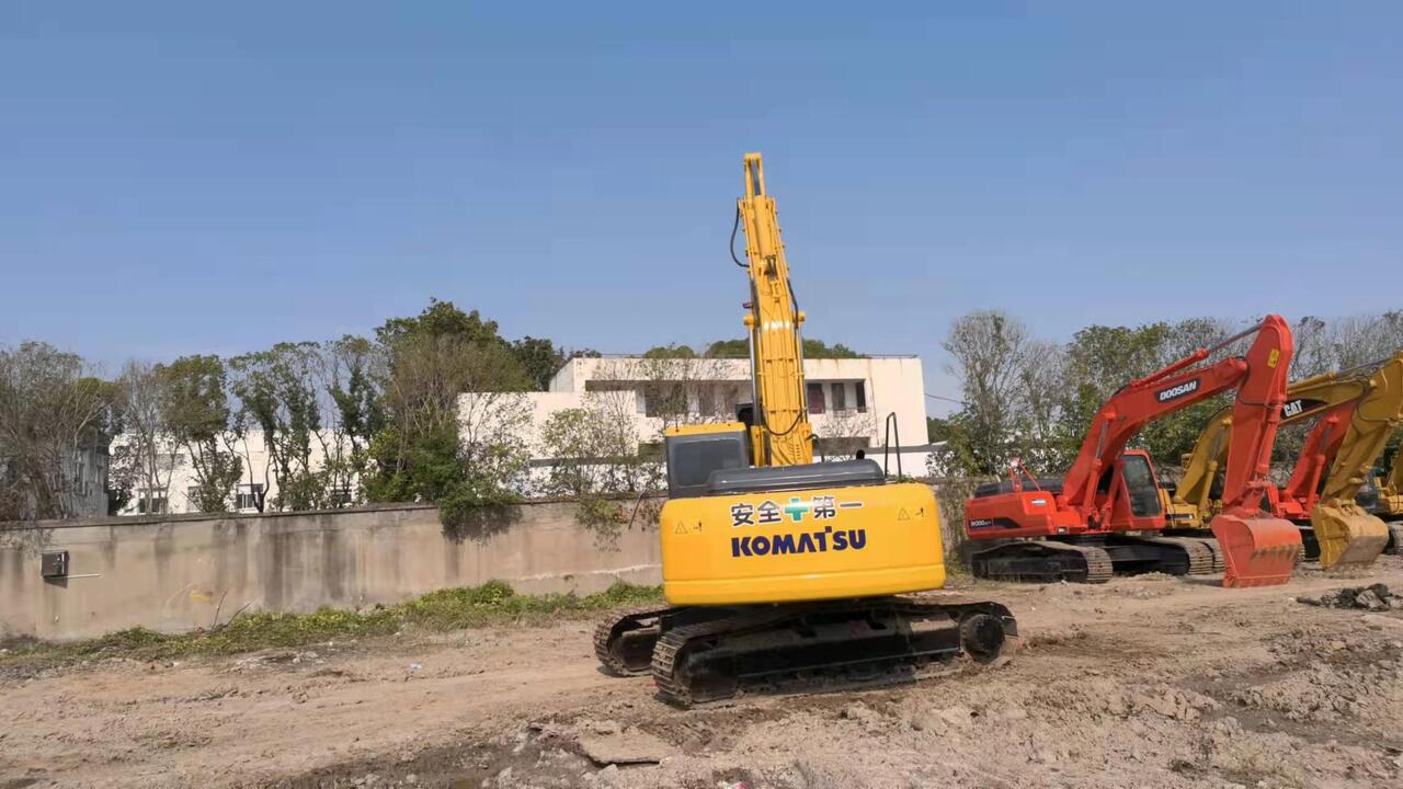 KOMATSU PC220-7 - Ekskavator perayap: gambar 3 KOMATSU PC220-7 - Ekskavator perayap: gambar 3