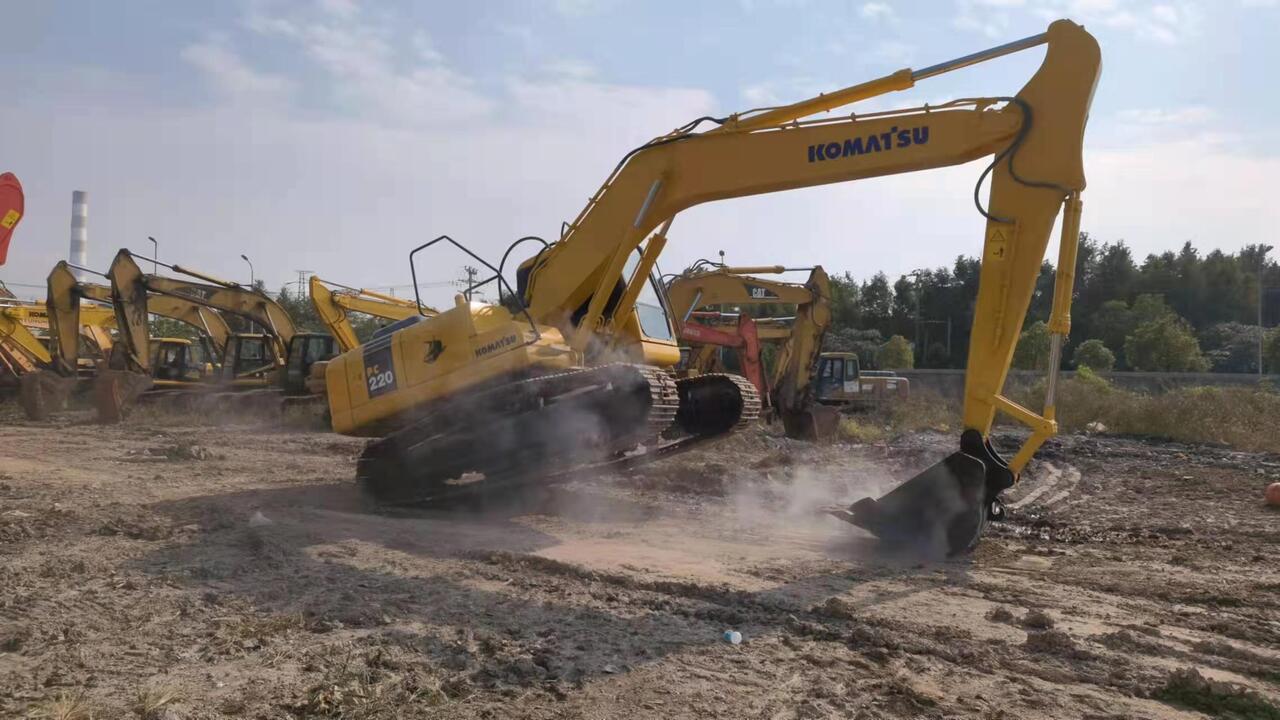 KOMATSU PC220-7 - Ekskavator perayap: gambar 5 KOMATSU PC220-7 - Ekskavator perayap: gambar 5