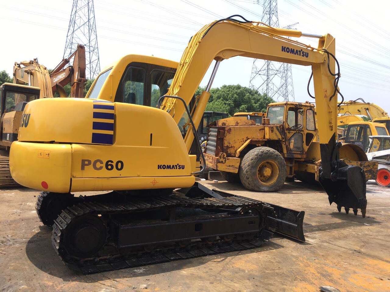 KOMATSU PC60-7 - Ekskavator mini: gambar 1 KOMATSU PC60-7 - Ekskavator mini: gambar 1